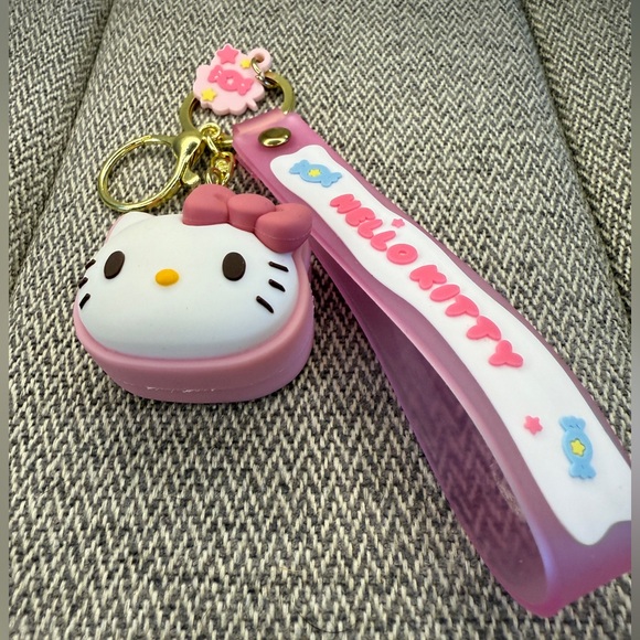 Hello Kitty Makeup Brush Set In Tin Case + Hello Kitty Key Chain and Pen Bundle - Picture 4 of 13